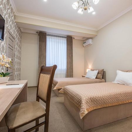 Huzur Hotel Tashkent Esterno foto